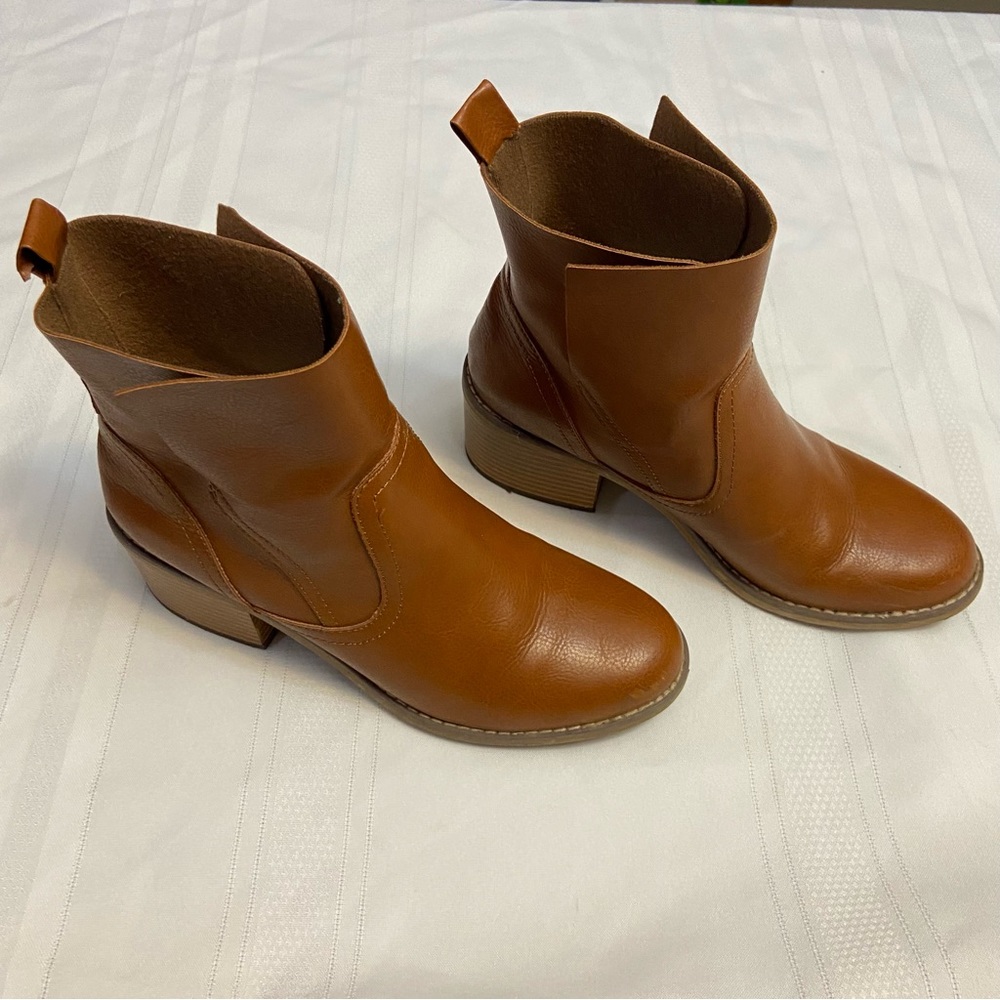 Mossimo Supply Co Womens Brown Slip on Ankle Booties- EUC size 8